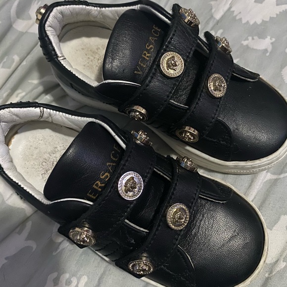Versace - Picture 1 of 4